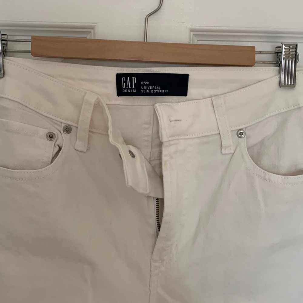 Gap white jeans. Great condition never worn slim boyfriend